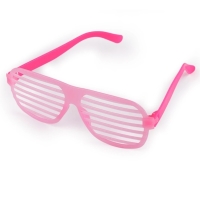 Br�le neonov� r��ov� s prou�ky sv�t�c� ve tm�