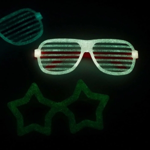 Brle neonov zelen svtc ve tm