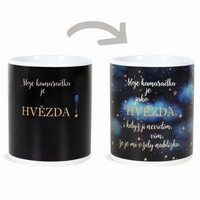 Meniaci sa hrnek s eskm textom "Kamardka je hvzda"