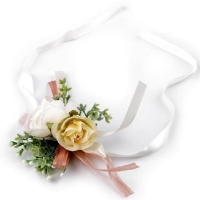 Kvetinová dekorácia svadobná krémová 1 ks