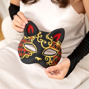 Maska ko�ka z b�l�ho pap�ru