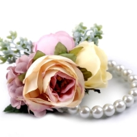 Náramok perlový s kvetmi pre družičky staroružový