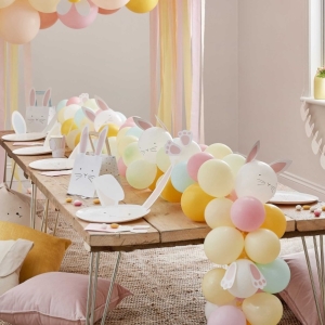 Set minibalónků a doplňků na balónkovou girlandu Zajíčci 100 ks