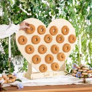Stojan na donuty dřevěný Srdce 65 x 59 cm