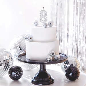 Svka dortov leskl "8" stbrn 6 cm