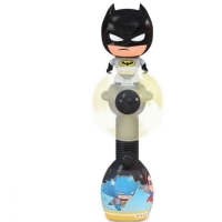 Ventilátor s figúrkou superhrdinu a cukríkmi Batman
