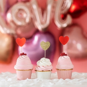 Z�pichy na dort a cupcakes Srdce �erven� 9 cm 6 ks